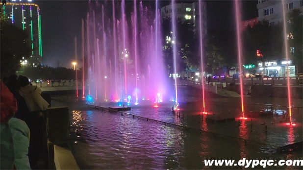 珙县僰都桥音乐喷泉夜间实景