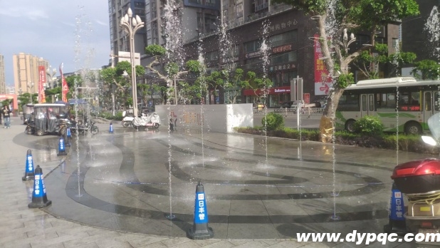绵阳华禧首座北门新天地音乐喷泉现场实拍