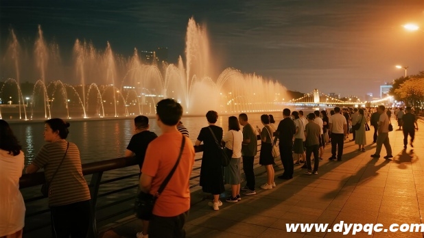 音乐喷泉打造夜间休闲场景